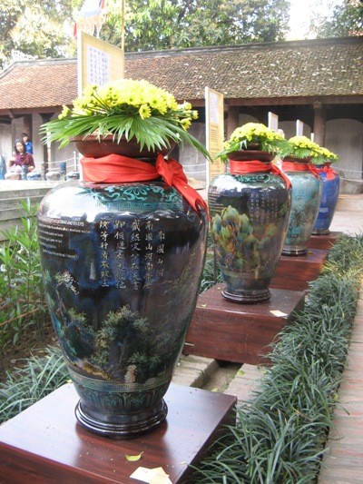Thơ in trên gốm hút khách ảnh 12 Ảnh minh họa