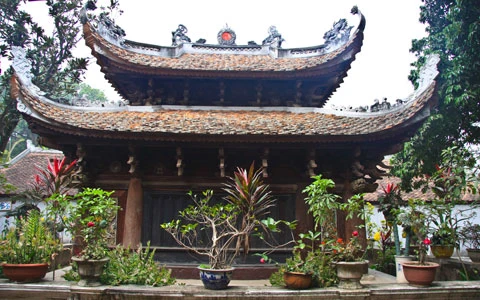 Cổng ngũ môn chùa Bối Khê. Chính điện chùa Bối Khê. Hồ sen trong chùa. Sân và tam quan chùa nhìn từ mặt sau. Hai quả chuông lớn, đường kính 60 cm, cao 1 m được đúc và treo ở tầng trên cổng tam quan năm Thiệu Trị thứ 4 (1844). Tượng rồng gắn liền với chuông đồng được đúc tinh xảo. Dấu vết ngôi giếng cổ bên tòa hậu điện. Đường xuống địa đạo.