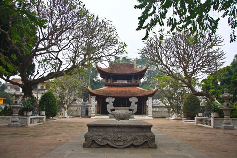 Cổng ngũ môn chùa Bối Khê. Chính điện chùa Bối Khê. Hồ sen trong chùa. Sân và tam quan chùa nhìn từ mặt sau. Hai quả chuông lớn, đường kính 60 cm, cao 1 m được đúc và treo ở tầng trên cổng tam quan năm Thiệu Trị thứ 4 (1844). Tượng rồng gắn liền với chuông đồng được đúc tinh xảo. Dấu vết ngôi giếng cổ bên tòa hậu điện. Đường xuống địa đạo. Cổng ngũ môn chùa Bối Khê. Chính điện chùa Bối Khê. Hồ sen trong chùa. Sân và tam quan chùa nhìn từ mặt sau. Hai quả chuông lớn, đường kính 60 cm, cao 1 m được đúc và treo ở tầng trên cổng tam quan năm Thiệu Trị thứ 4 (1844). Tượng rồng gắn liền với chuông đồng được đúc tinh xảo. Dấu vết ngôi giếng cổ bên tòa hậu điện. Đường xuống địa đạo.