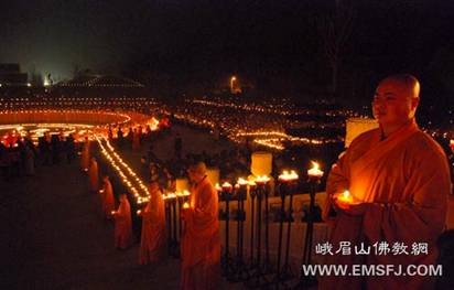 Trung Quốc: Pháp hội "Vạn ngọn minh đăng cúng Phổ Hiền" tại núi Nga Mi ảnh 20 trungthu 20.jpg