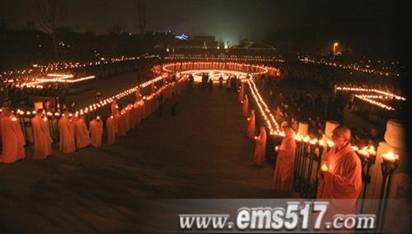 Trung Quốc: Pháp hội "Vạn ngọn minh đăng cúng Phổ Hiền" tại núi Nga Mi ảnh 22 trungthu 22.jpg