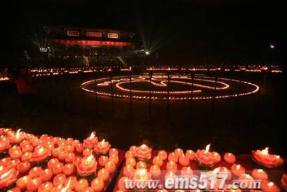 Trung Quốc: Pháp hội "Vạn ngọn minh đăng cúng Phổ Hiền" tại núi Nga Mi ảnh 24 trungthu 24.jpg