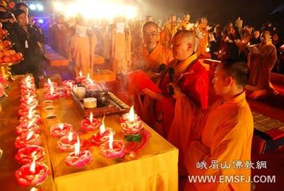 Trung Quốc: Pháp hội "Vạn ngọn minh đăng cúng Phổ Hiền" tại núi Nga Mi ảnh 29 trungthu 29.jpg