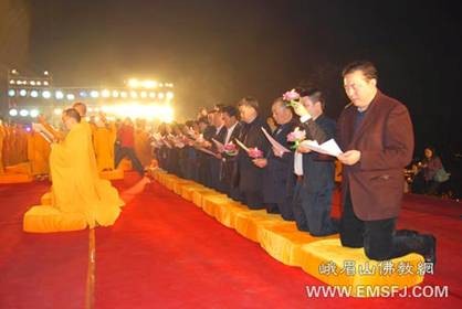 Trung Quốc: Pháp hội "Vạn ngọn minh đăng cúng Phổ Hiền" tại núi Nga Mi ảnh 30 trungthu 30.jpg