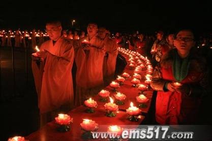 Trung Quốc: Pháp hội "Vạn ngọn minh đăng cúng Phổ Hiền" tại núi Nga Mi ảnh 31 trungthu 31.jpg