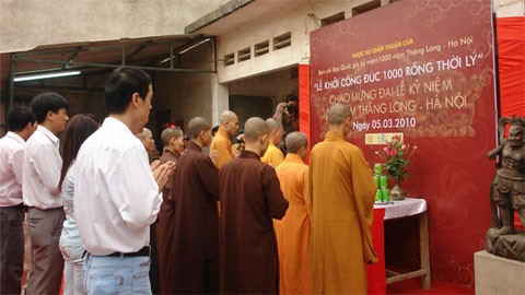 Làm lễ tụng kinh trước khi đúc Rồng (ảnh CTV) Làm lễ tụng kinh trước khi đúc Rồng (ảnh CTV)