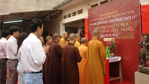 Làm lễ tụng kinh trước khi đúc Rồng (ảnh CTV)