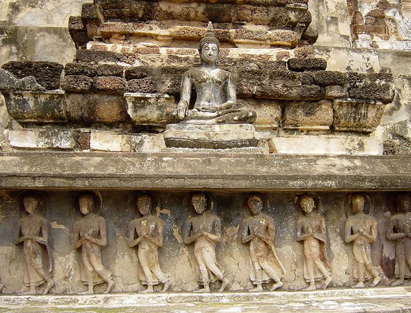 800px-Walking_meditation.jpg