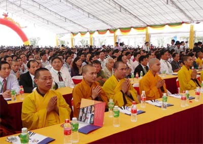 Các Hòa thượng, Thượng tọa, Đại đức và 1000 doanh nhân cùng tham gia Lễ cầu Quốc thái dân an. Các Hòa thượng, Thượng tọa, Đại đức và 1000 doanh nhân cùng tham gia Lễ cầu Quốc thái dân an.