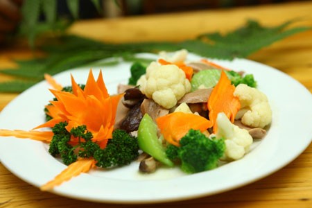 Cơm chay cho ngày đầu tháng ảnh 4 Gan xào rau ngũ sắc