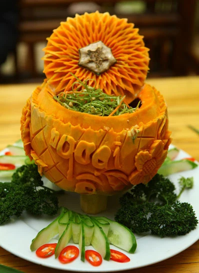 Món nộm Bình An thanh mát hương vị hoa cỏ, trái cây mùa xuân là lời chúc cho một năm mới bình an, hạnh phúc.
