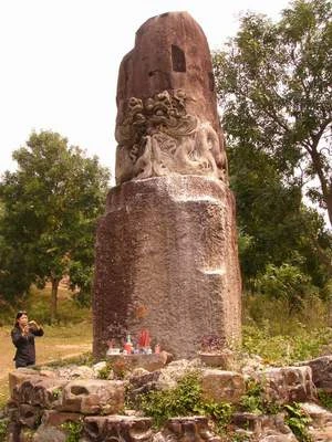 "Khóc" thay cho cột đá chùa Dạm! ảnh 1