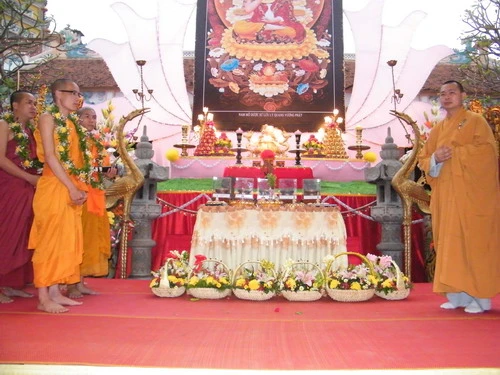 Xá lợi Phật được an vị tại chùa Thanh Hà (TP Thanh Hóa) vào chiều tối 13- 3- Ảnh: Hà Đồng