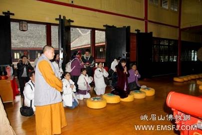 Trung Quốc: Quận chúa Lệ Thiện - Thái Lan, cung tống 53 thánh tượng Bồ Tát Phổ Hiền tôn trí tại núi Nga Mi ảnh 11 quanchua 11.jpg