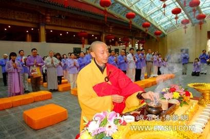 Trung Quốc: Quận chúa Lệ Thiện - Thái Lan, cung tống 53 thánh tượng Bồ Tát Phổ Hiền tôn trí tại núi Nga Mi ảnh 3 quanchua 3.jpg