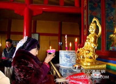 Trung Quốc: Quận chúa Lệ Thiện - Thái Lan, cung tống 53 thánh tượng Bồ Tát Phổ Hiền tôn trí tại núi Nga Mi ảnh 16 quanhchua 16.jpg