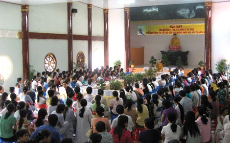 Họp mặt nhà giáo, y bác sĩ & nhân sĩ trí thức triển khai công tác tổ chức Hội thảo Hoằng pháp toàn quốc 2010