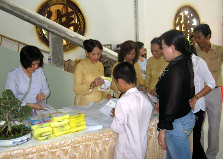 Họp mặt nhà giáo, y bác sĩ & nhân sĩ trí thức triển khai công tác tổ chức Hội thảo Hoằng pháp toàn quốc 2010