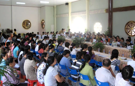 Họp mặt nhà giáo, y bác sĩ & nhân sĩ trí thức triển khai công tác tổ chức Hội thảo Hoằng pháp toàn quốc 2010