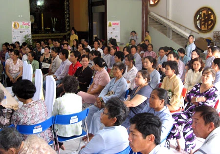 Họp mặt nhà giáo, y bác sĩ & nhân sĩ trí thức triển khai công tác tổ chức Hội thảo Hoằng pháp toàn quốc 2010