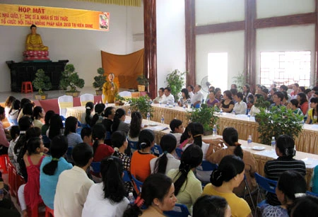 Họp mặt nhà giáo, y bác sĩ & nhân sĩ trí thức triển khai công tác tổ chức Hội thảo Hoằng pháp toàn quốc 2010