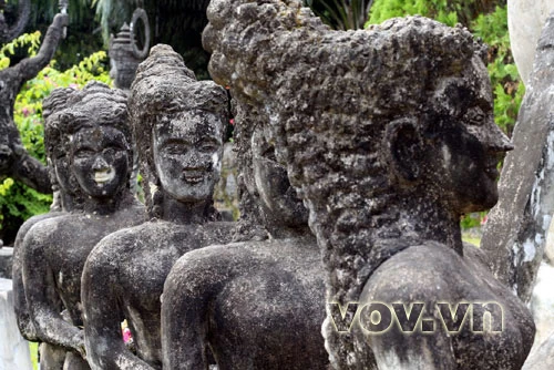 Thăm vườn chư Phật Viêng Chăn ảnh 9