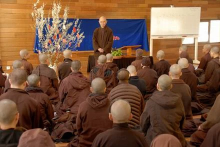 02. Bai phap thoai dau tien cua khoa tu.jpg