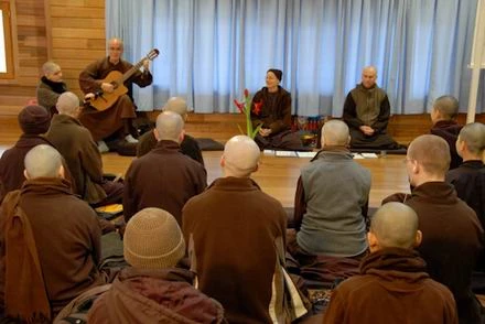 20. Quy thay co thuyet trinh ve cach huong dan khoa tu.jpg