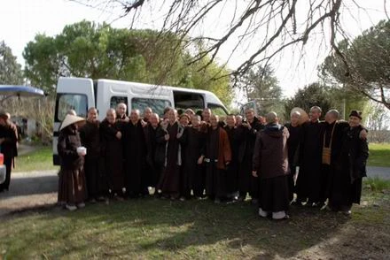 43. Khong di dau cung khong can den.jpg