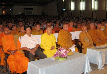 Tổng khai giảng các
 đạo tràng & ký kết bảo trợ thông tin hội thảo Hoằng pháp với báo 
Giác Ngộ