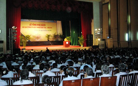 Tổng khai giảng các
 đạo tràng & ký kết bảo trợ thông tin hội thảo Hoằng pháp với báo 
Giác Ngộ