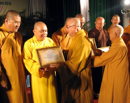 Tổng khai giảng các đạo tràng & ký kết bảo trợ thông tin hội 
thảo Hoằng pháp với báo Giác Ngộ