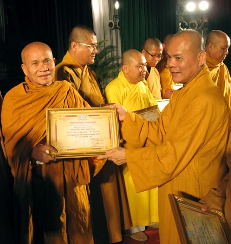 Tổng khai giảng các đạo tràng & ký kết bảo trợ thông tin hội 
thảo Hoằng pháp với báo Giác Ngộ