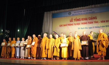 Tổng khai giảng các đạo tràng & ký kết bảo trợ thông tin hội
thảo Hoằng pháp với báo Giác Ngộ