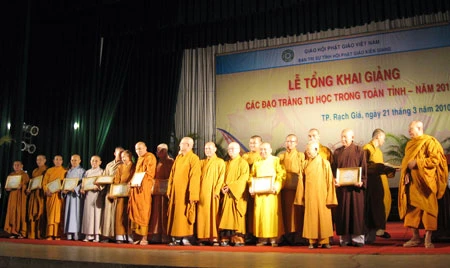 Tổng khai giảng các đạo tràng & ký kết bảo trợ thông tin hội 
thảo Hoằng pháp với báo Giác Ngộ