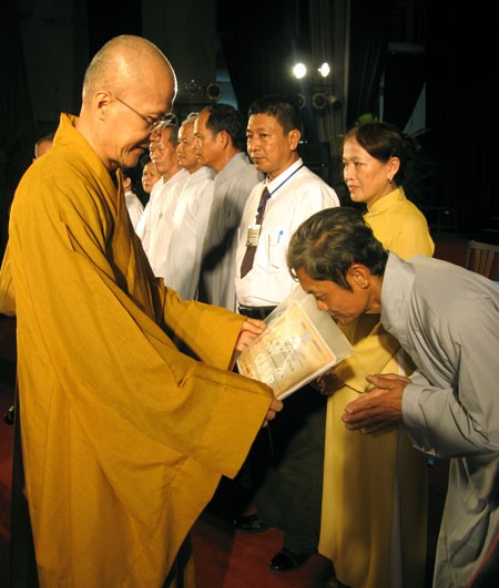 Tổng khai giảng các đạo tràng & ký kết bảo trợ thông tin hội
thảo Hoằng pháp với báo Giác Ngộ