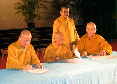 Tổng khai giảng các đạo tràng & ký kết bảo trợ thông tin hội 
thảo Hoằng pháp với báo Giác Ngộ