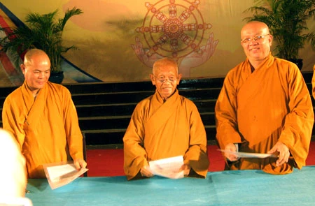 Tổng khai giảng các đạo tràng & ký kết bảo trợ thông tin hội 
thảo Hoằng pháp với báo Giác Ngộ