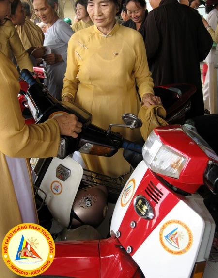 Tổng khai giảng các đạo tràng & ký kết bảo trợ thông tin hội 
thảo Hoằng pháp với báo Giác Ngộ