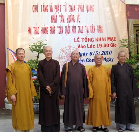 Tổng khai giảng các đạo tràng & ký kết bảo trợ thông tin hội
thảo Hoằng pháp với báo Giác Ngộ