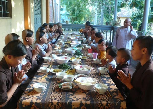 Bữa cơm sum vầy của cả nhà. Ảnh: Phương Yến