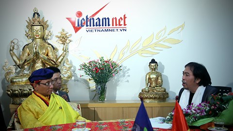 "Không có ai mang khổ đau cho mình ngoài chính mình. Hãy nỗ lực cố gắng, cải thiện cuộc sống hiện tại" "Không có ai mang khổ đau cho mình ngoài chính mình. Hãy nỗ lực cố gắng, cải thiện cuộc sống hiện tại"
