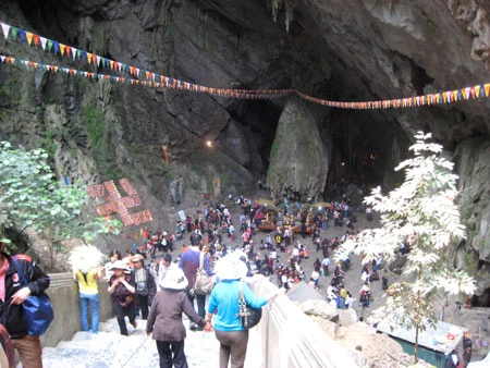 Đã có trên 90 vạn lượt khách trảy hội Chùa Hương ảnh 1 Đã có trên 90 vạn lượt khách trảy hội Chùa Hương ảnh 1