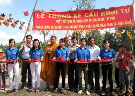Kiên Giang: Tịnh xá Ngọc Sơn xây cầu nông thôn chào mừng hội thảo Hoằng pháp