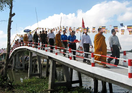 Kiên Giang: Tịnh xá Ngọc Sơn xây cầu nông thôn chào mừng hội thảo Hoằng pháp