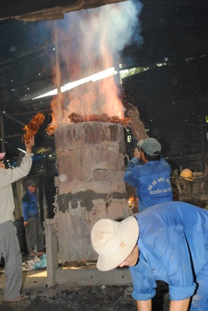 Huế: Rót đồng đúc Đại Hồng chung tiến cúng chùa Phước Hạnh – TX. Bảo Lộc ảnh 2 h1.JPG