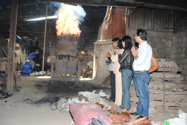 Huế: Rót đồng đúc Đại Hồng chung tiến cúng chùa Phước Hạnh – TX. Bảo Lộc ảnh 1 h2.JPG