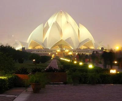 Ngôi đền lộng lẫy được thiết kế theo hình một hoa sen ở New Delhi - Ấn Độ. Ảnh: Internet