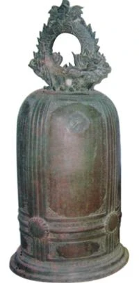 Chuông chùa Ngũ Hộ trong kho của Bảo tàng Bắc Ninh