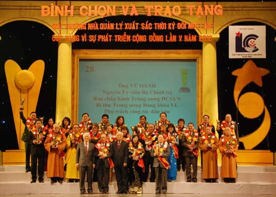 Hà Nội: Lễ trao cúp vàng "Vì sự phát triển cộng đồng" lần thứ V ảnh 11 Hà Nội: Lễ trao cúp vàng "Vì sự phát triển cộng đồng" lần thứ V ảnh 11